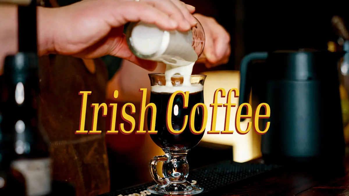 Irish Coffee klassisk oppskrift med kaffe, whiskey og krem