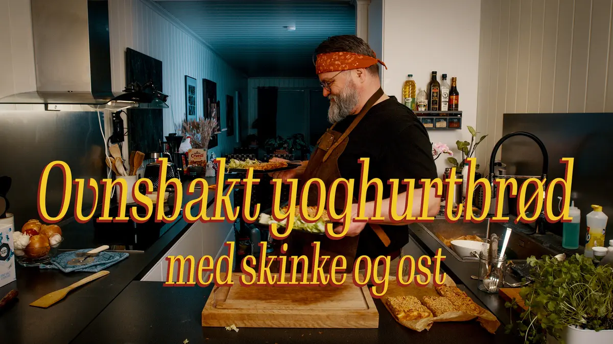 Ovnsbakt yoghurtbrød med skinke og ost i langpanne